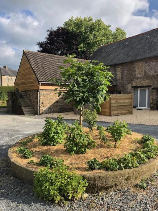 Gite De L'Hotel Castel Couvains  Eksteriør bilde